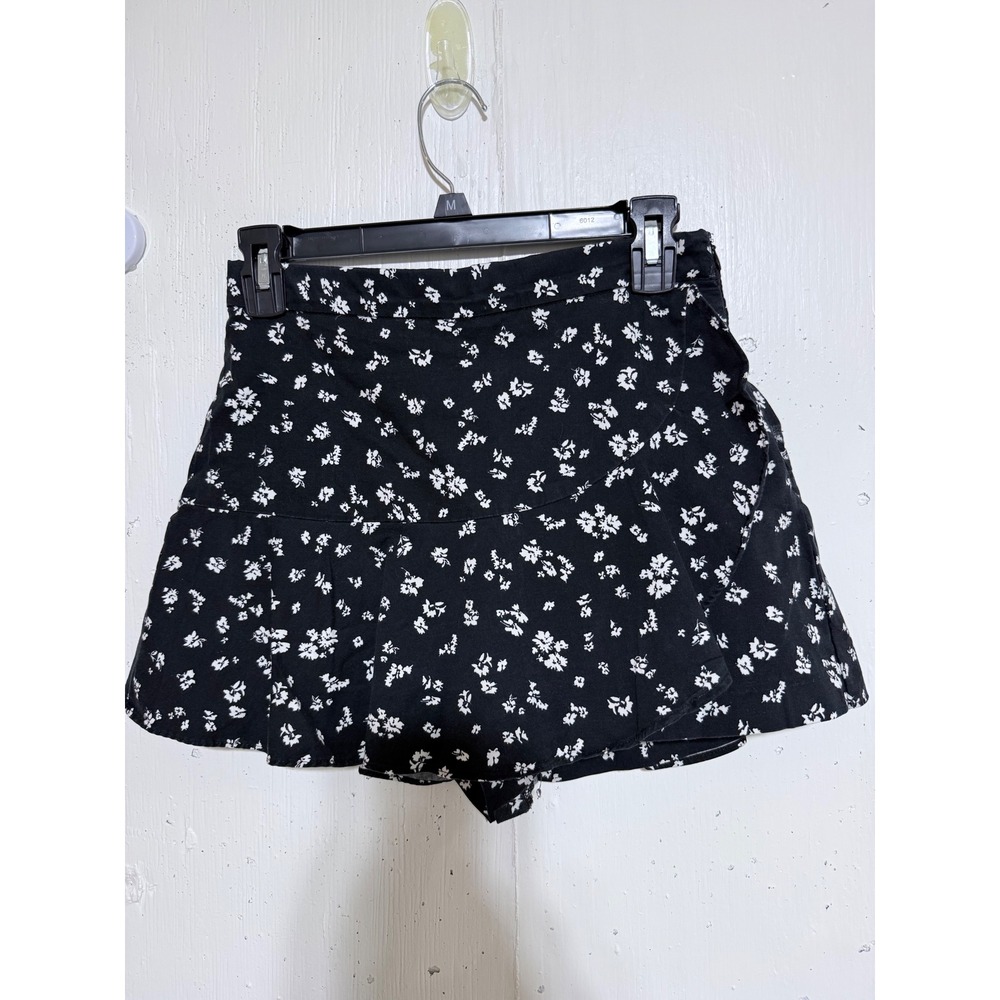 Zara Black White Floral Ruffle Skort Mini Skirt Shorts Size Medium
